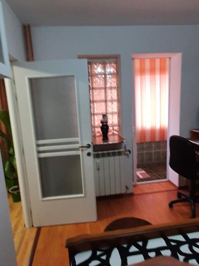 Apartament Cu Regim Hotelier In Dr.Tr. Severin Szörényvár Kültér fotó